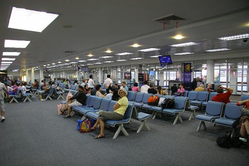 1018 Chiangmai-Bangkok-afscheid Bas en Yee.JPG